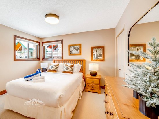 Big White 5 Bedroom Accommodation - Moonshine Hideaway - #4548