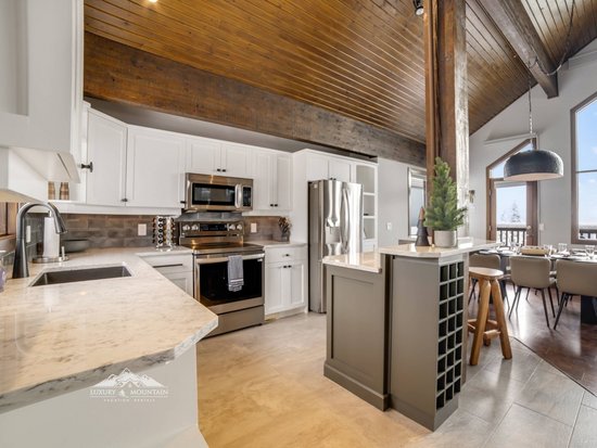 Big White 5 Bedroom Accommodation - Moonshine Hideaway - #4548