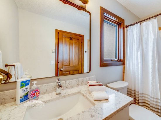 Big White 5 Bedroom Accommodation - Moonshine Hideaway - #4548