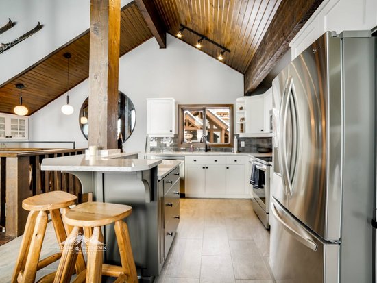 Big White 5 Bedroom Accommodation - Moonshine Hideaway - #4548