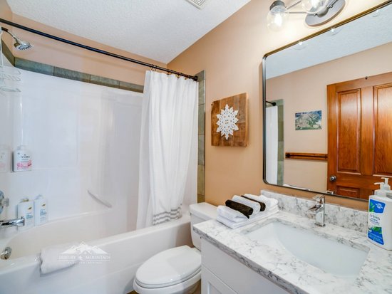 Big White 5 Bedroom Accommodation - Moonshine Hideaway - #4548