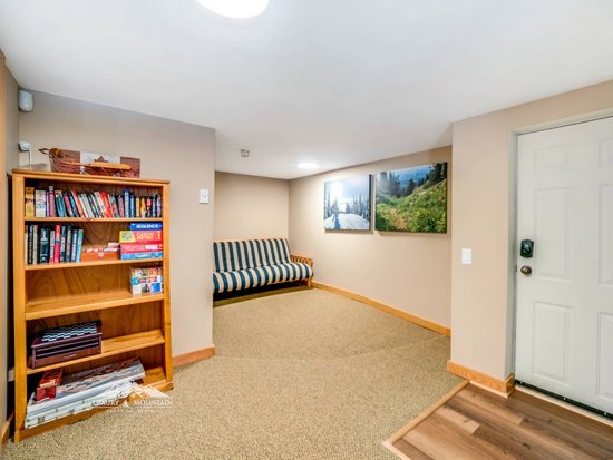 Big White 5 Bedroom Accommodation - Moonshine Hideaway - #4548