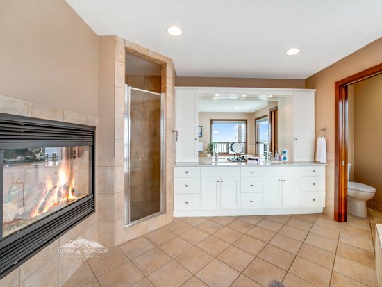 Big White 5 Bedroom Accommodation - Moonshine Hideaway - #4548