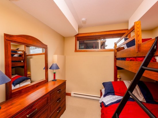 Big White 2 Bedroom Accommodation - Snowbird Lodge - #4556