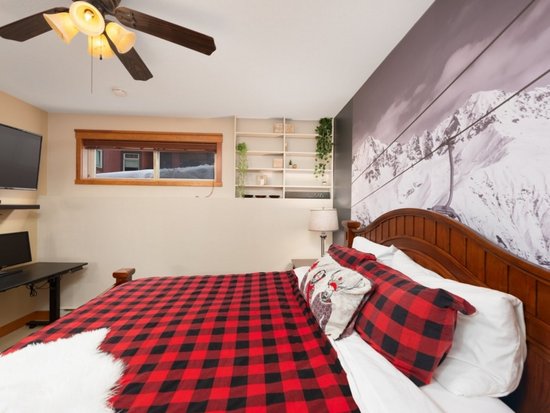 Big White 2 Bedroom Accommodation - Snowbird Lodge - #4556