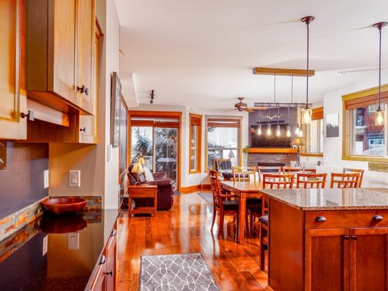 Big White 2 Bedroom Accommodation - Snowbird Lodge - #4556