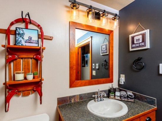 Big White 2 Bedroom Accommodation - Snowbird Lodge - #4556