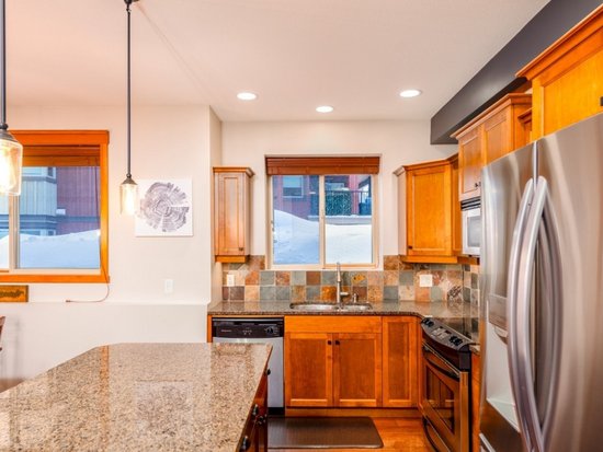 Big White 2 Bedroom Accommodation - Snowbird Lodge - #4556