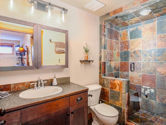 Big White 2 Bedroom Accommodation - Snowbird Lodge - #4556