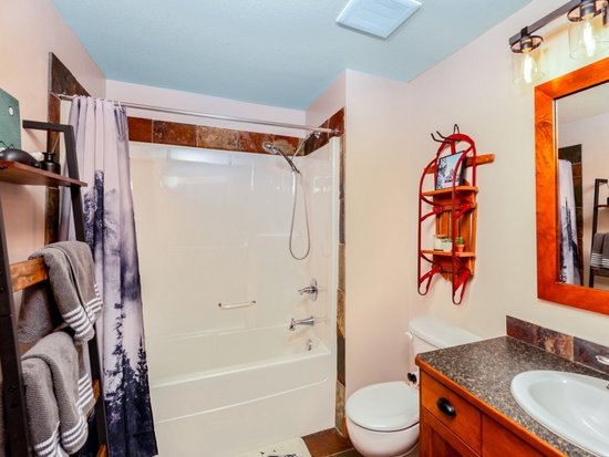 Big White 2 Bedroom Accommodation - Snowbird Lodge - #4556