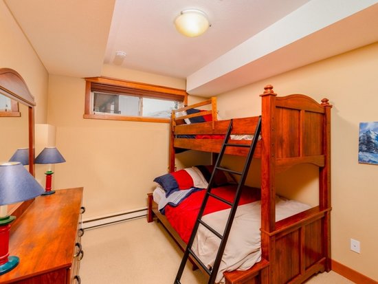 Big White 2 Bedroom Accommodation - Snowbird Lodge - #4556