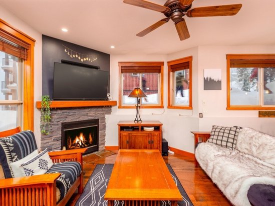 Big White 2 Bedroom Accommodation - Snowbird Lodge - #4556