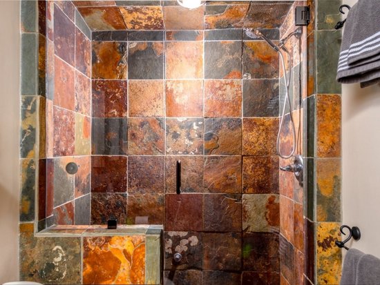 Big White 2 Bedroom Accommodation - Snowbird Lodge - #4556