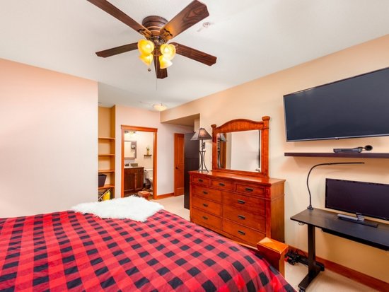 Big White 2 Bedroom Accommodation - Snowbird Lodge - #4556