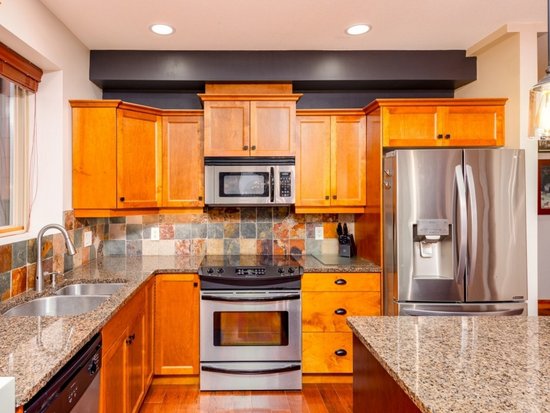 Big White 2 Bedroom Accommodation - Snowbird Lodge - #4556