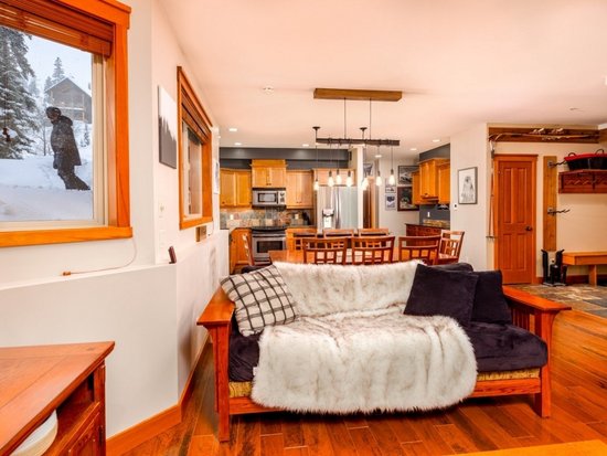 Big White 2 Bedroom Accommodation - Snowbird Lodge - #4556