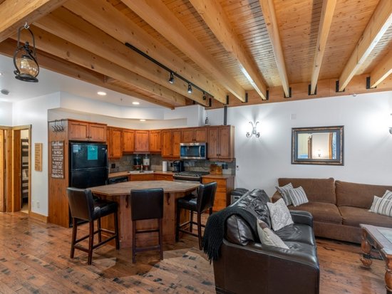 Big White 5 Bedroom Accommodation - Forest Ln Estates - #4655