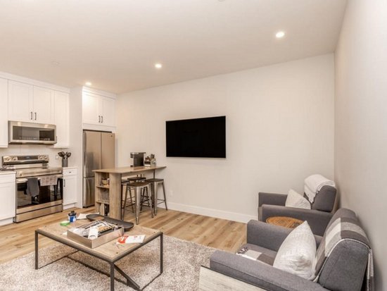 Big White 4 Bedroom Accommodation - The White Pearl - #4658