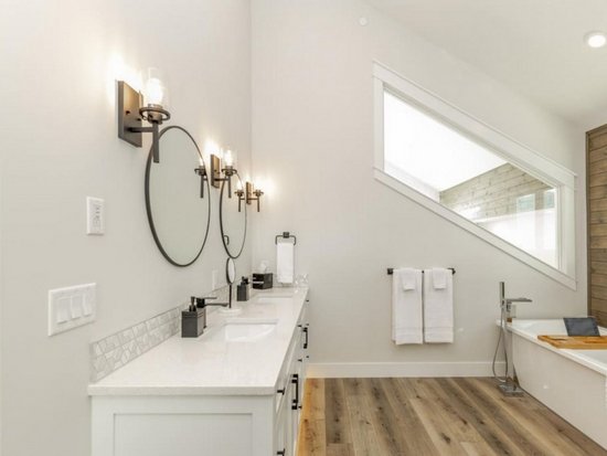 Big White 4 Bedroom Accommodation - The White Pearl - #4658