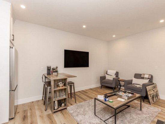 Big White 4 Bedroom Accommodation - The White Pearl - #4658