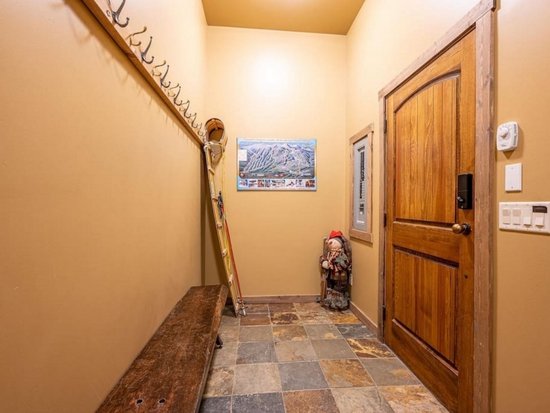 Big White 4 Bedroom Accommodation - Trappers Lodge - #4659