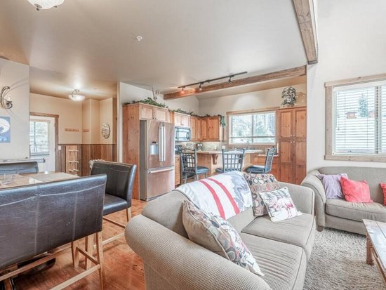 Big White 4 Bedroom Accommodation - Trappers Lodge - #4659