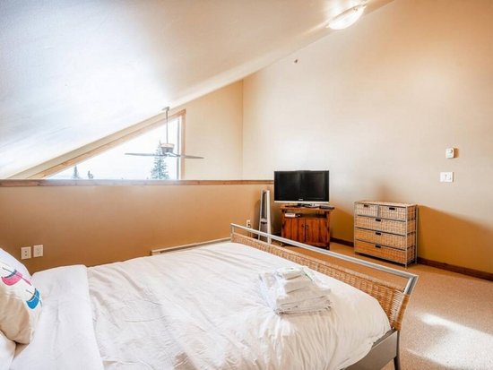 Big White 4 Bedroom Accommodation - Trappers Lodge - #4659