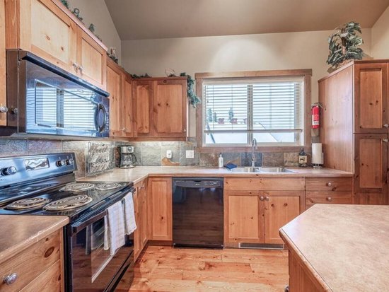 Big White 4 Bedroom Accommodation - Trappers Lodge - #4659