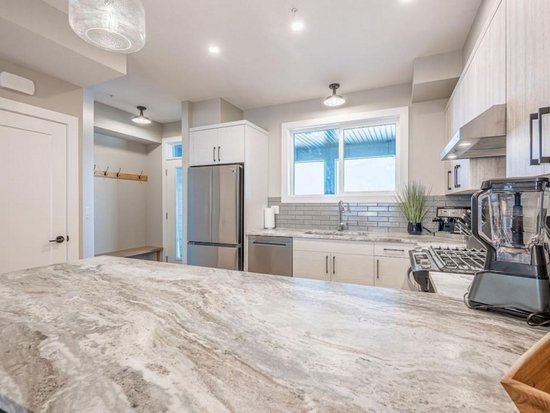 Big White 3 Bedroom Accommodation - Grizzly Ridge Trail - #4661