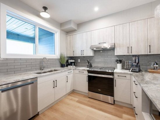 Big White 3 Bedroom Accommodation - Grizzly Ridge Trail - #4661