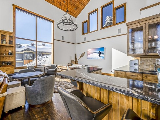 Big White 5 Bedroom Accommodation - Inuksuk Lodge - #4662