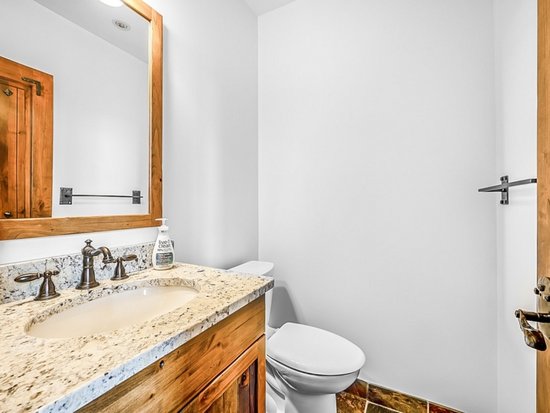 Big White 5 Bedroom Accommodation - Inuksuk Lodge - #4662