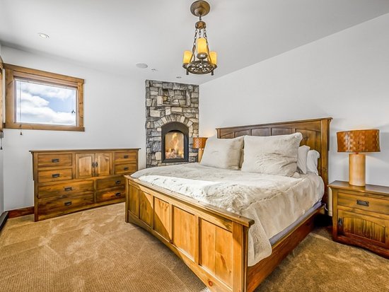 Big White 5 Bedroom Accommodation - Inuksuk Lodge - #4662