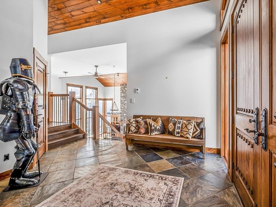 Big White 5 Bedroom Accommodation - Inuksuk Lodge - #4662