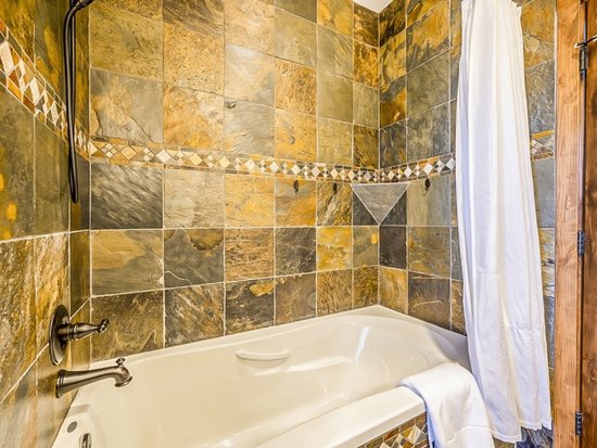 Big White 5 Bedroom Accommodation - Inuksuk Lodge - #4662