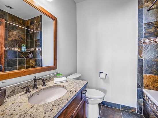 Big White 5 Bedroom Accommodation - Inuksuk Lodge - #4662