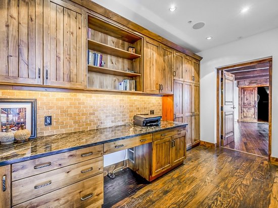 Big White 5 Bedroom Accommodation - Inuksuk Lodge - #4662