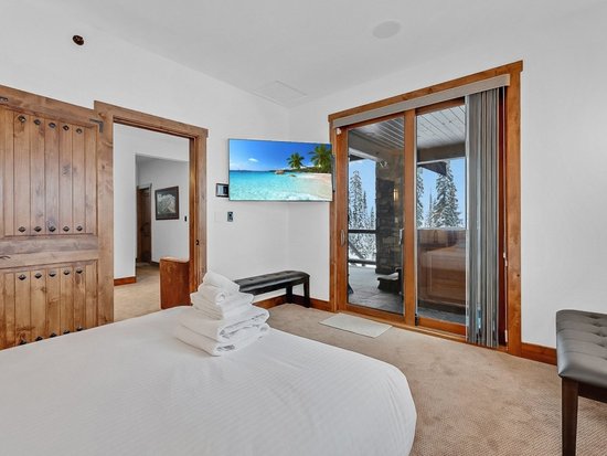 Big White 5 Bedroom Accommodation - Inuksuk Lodge - #4662