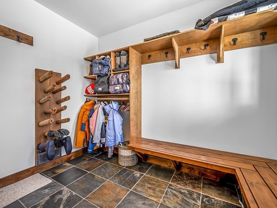 Big White 5 Bedroom Accommodation - Inuksuk Lodge - #4662