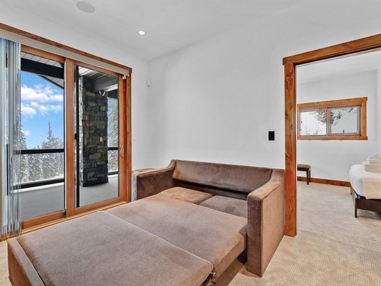 Big White 5 Bedroom Accommodation - Inuksuk Lodge - #4662