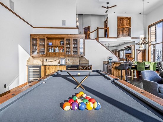 Big White 5 Bedroom Accommodation - Inuksuk Lodge - #4662