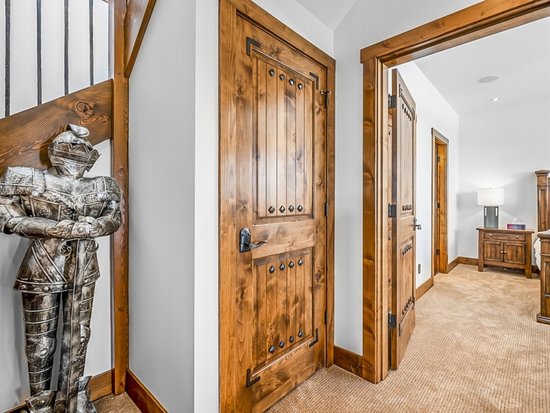 Big White 5 Bedroom Accommodation - Inuksuk Lodge - #4662