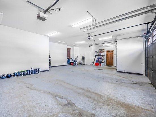 Big White 5 Bedroom Accommodation - Inuksuk Lodge - #4662