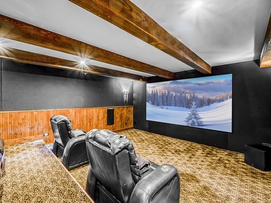 Big White 5 Bedroom Accommodation - Inuksuk Lodge - #4662