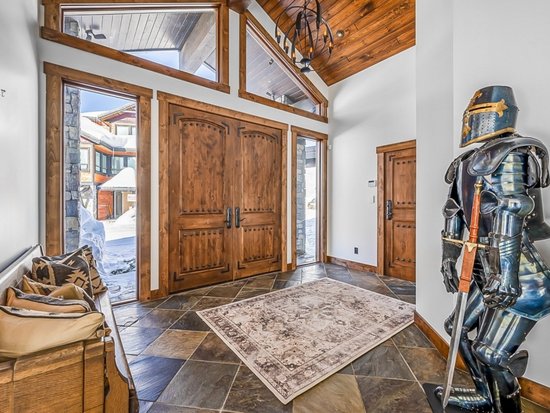Big White 5 Bedroom Accommodation - Inuksuk Lodge - #4662