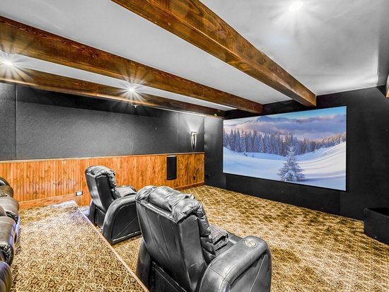 Big White 5 Bedroom Accommodation - Inuksuk Lodge - #4662