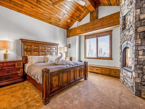 Big White 5 Bedroom Accommodation - Inuksuk Lodge - #4662