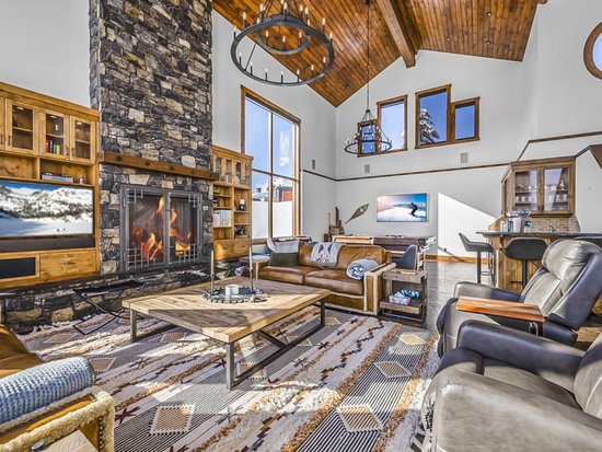 Big White 5 Bedroom Accommodation - Inuksuk Lodge - #4662