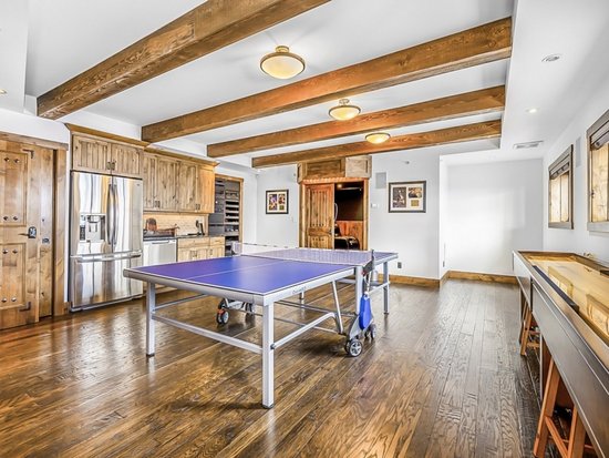 Big White 5 Bedroom Accommodation - Inuksuk Lodge - #4662