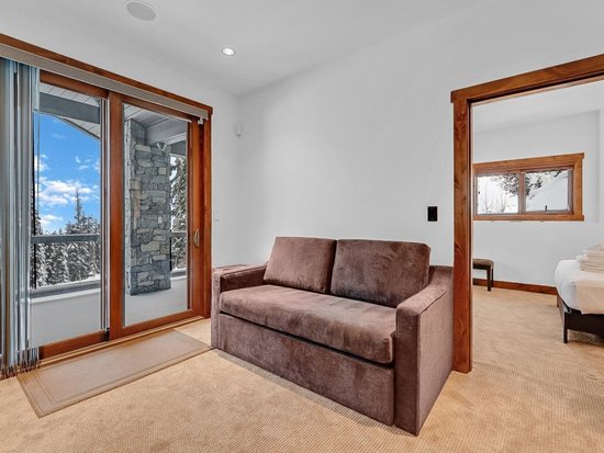 Big White 5 Bedroom Accommodation - Inuksuk Lodge - #4662